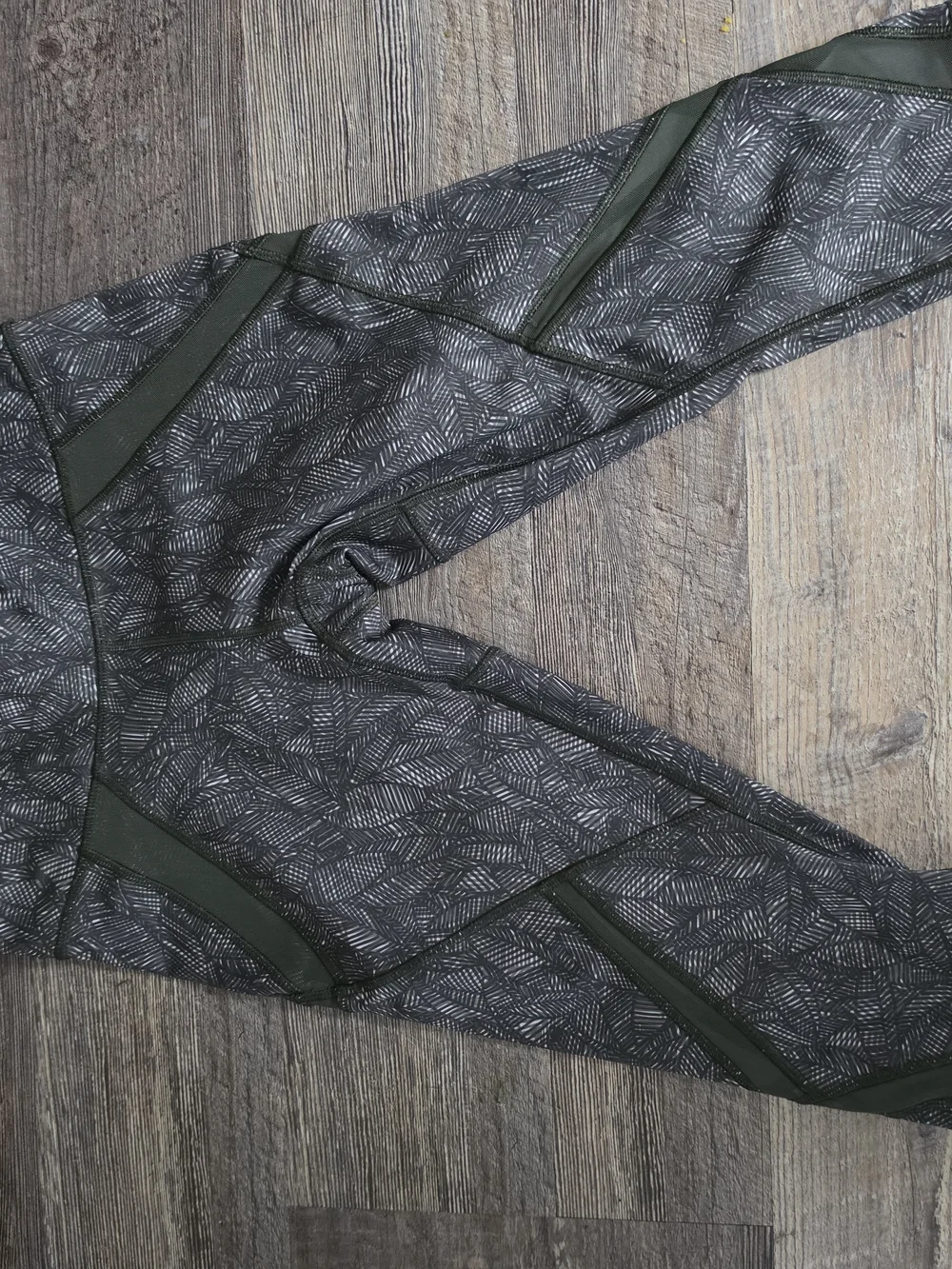 lululemon athletica Cool To Street Crop - Gator Green